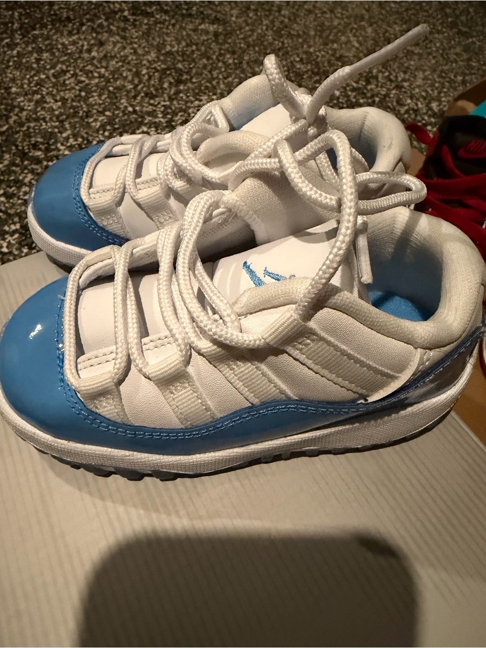 Nike Kids White and Light Blue Low-Top Sneakers